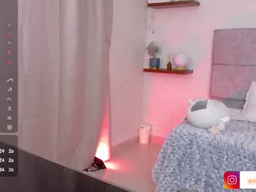 ari_lovely18